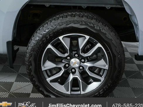 Used 2024 Chevrolet Silverado 1500 LT AWD/4WD image 33