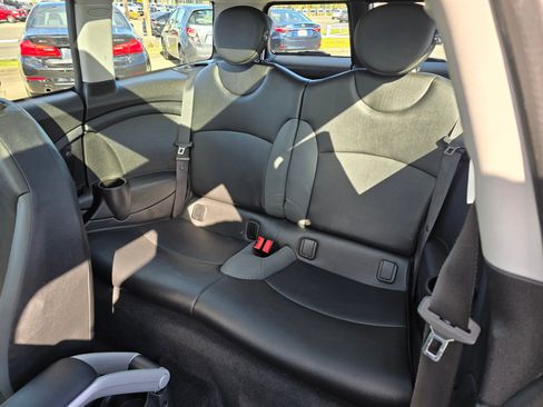 Used 2010 MINI Cooper Clubman Hardtop image 21