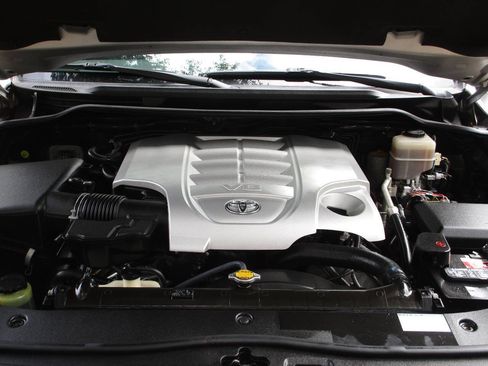 Used 2014 Toyota Land Cruiser image 26