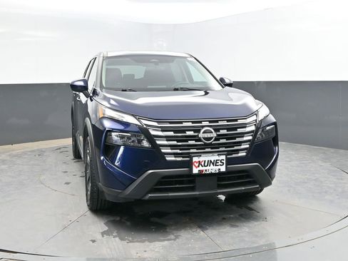 Used 2025 Nissan Rogue SV AWD/4WD image 4