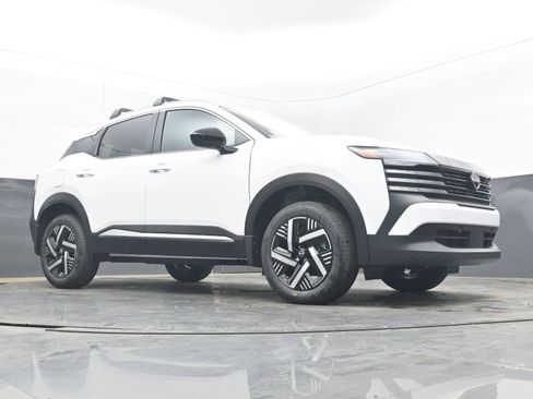 New 2026 Nissan Kicks SV FWD image 22