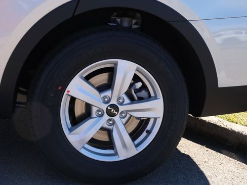 New 2026 Kia Sorento LX image 16