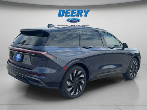 Used 2024 Lincoln Nautilus Reserve w/ Equipment Group 202A AWD/4WD image 8