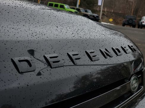 Used 2025 Land Rover Defender 110 S image 29