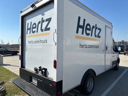 Used 2022 Ford Transit 350 DRW image 2