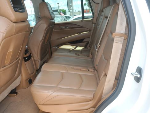 Used 2015 Cadillac Escalade Platinum RWD image 39