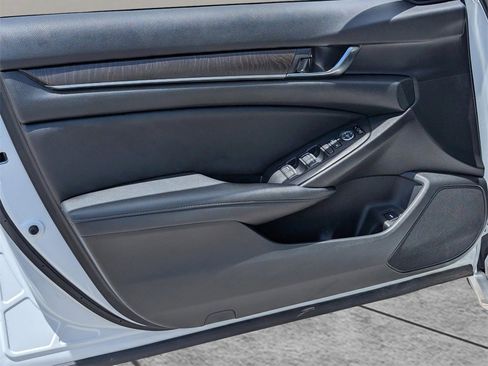 Used 2020 Honda Accord EX image 15