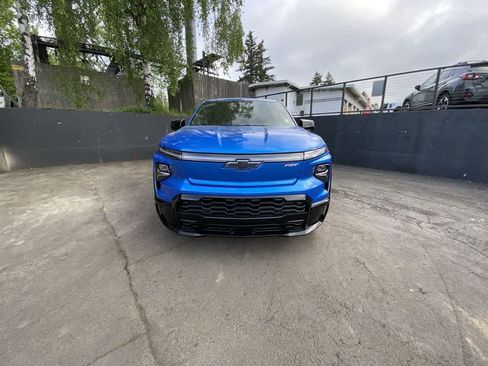 Used 2025 Chevrolet Silverado EV RST AWD/4WD image 9
