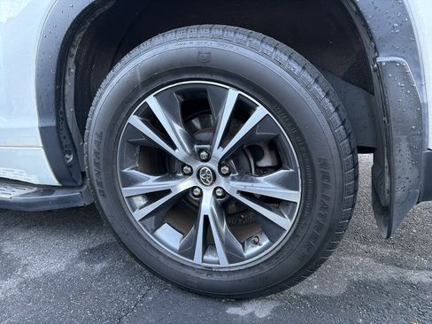 Used 2016 Toyota Highlander XLE image 16