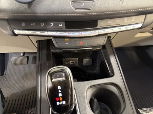 Used 2020 Cadillac XT4 Premium Luxury FWD image 17