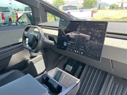 Used 2024 Tesla Cybertruck AWD Crew Cab image 17