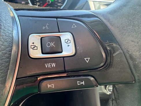 Used 2019 Volkswagen Tiguan SE image 19