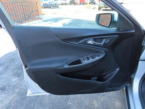 Used 2019 Chevrolet Malibu LT w/ Driver Confidence Package II image 16