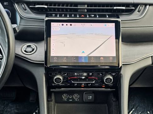 Used 2022 Jeep Grand Cherokee L Overland w/ Luxury Tech Group IV AWD/4WD image 37