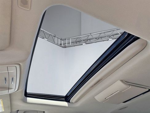 Used 2018 GMC Yukon SLT w/ Premium Edition image 23