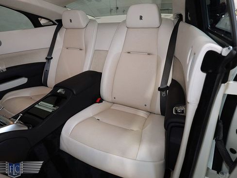 Used 2015 Rolls-Royce Wraith RWD image 17
