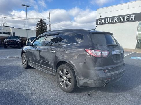 Used 2017 Chevrolet Traverse LT image 2