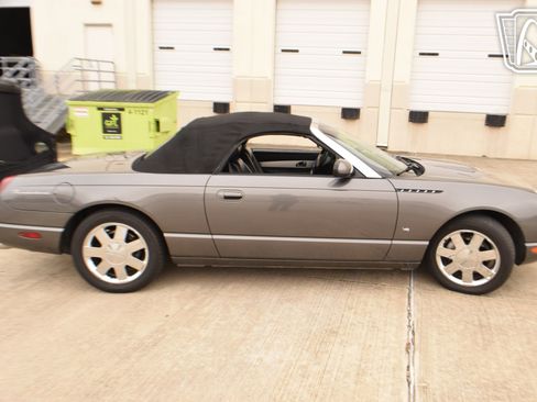 Used 2003 Ford Thunderbird image 19