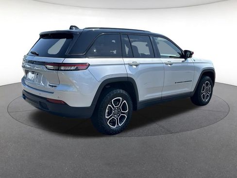 Certified 2022 Jeep Grand Cherokee Trailhawk w/ Advanced Protech Group II AWD/4WD image 6
