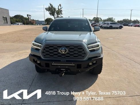 Used 2022 Toyota Tacoma TRD Off-Road AWD/4WD image 2