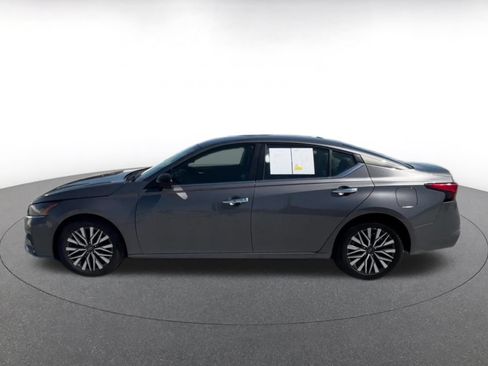 Used 2025 Nissan Altima 2.5 SV FWD image 8
