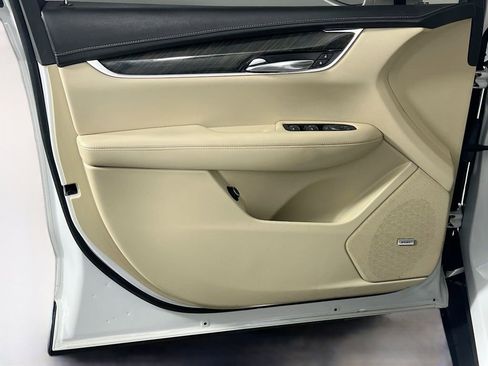 Used 2017 Cadillac XT5 FWD image 17