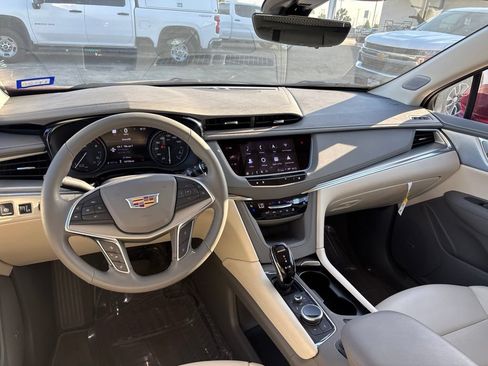 Used 2025 Cadillac XT5 Premium Luxury w/ Technology Package FWD image 11