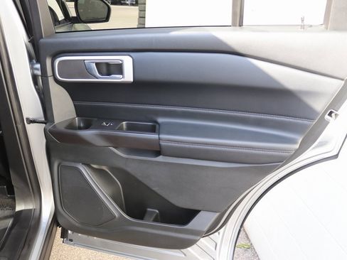 Used 2020 Ford Explorer XLT w/ Equipment Group 202A image 10