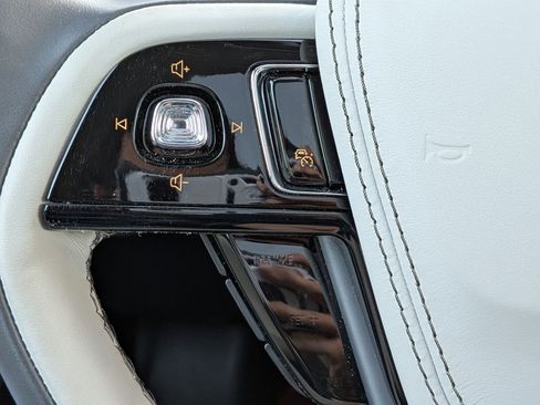 Certified 2025 Lincoln Aviator Reserve image 29