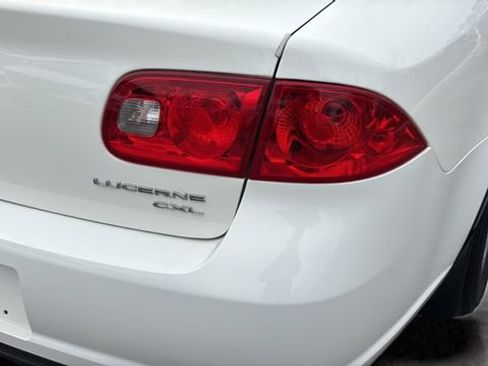 Used 2011 Buick Lucerne CXL FWD image 35