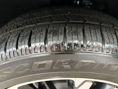 Used 2021 Ford Escape SE w/ SE Sport Appearance Package image 28