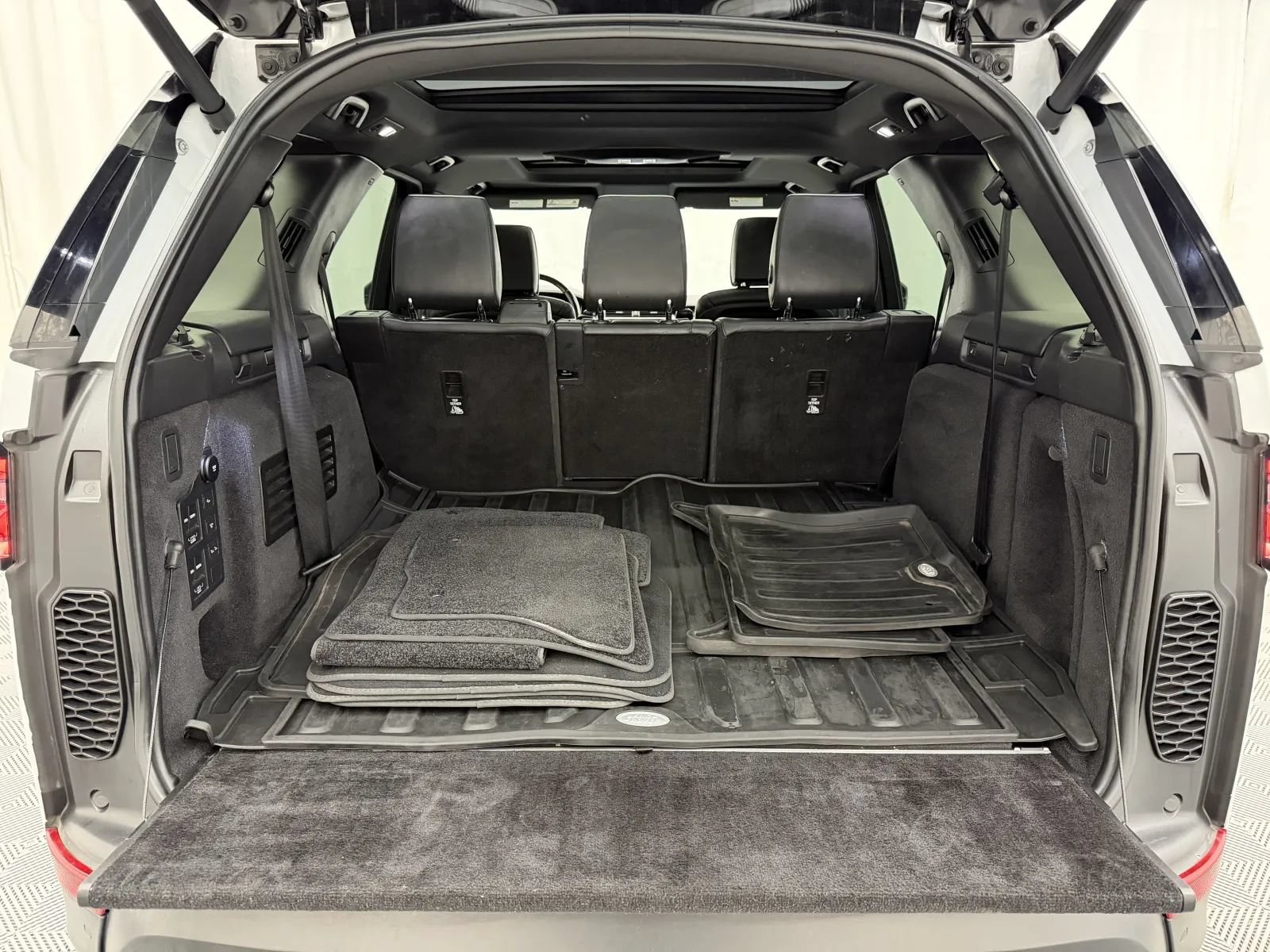 Used 2019 Land Rover Discovery HSE Luxury AWD/4WD image 53