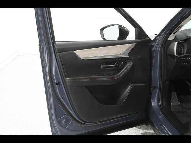 Certified 2025 MAZDA CX-70 Plug-In Hybrid w/ Premium Pkg AWD/4WD image 4