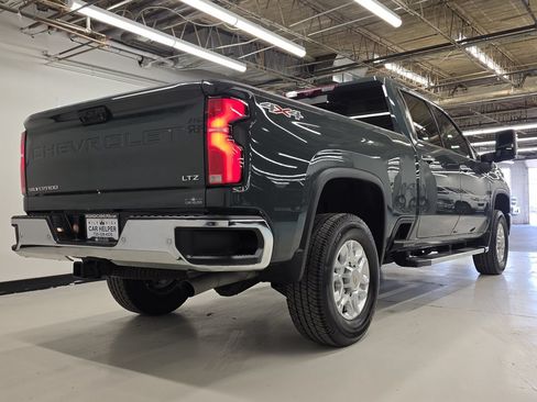 Used 2025 Chevrolet Silverado 2500 LTZ w/ LTZ Premium Package AWD/4WD image 8