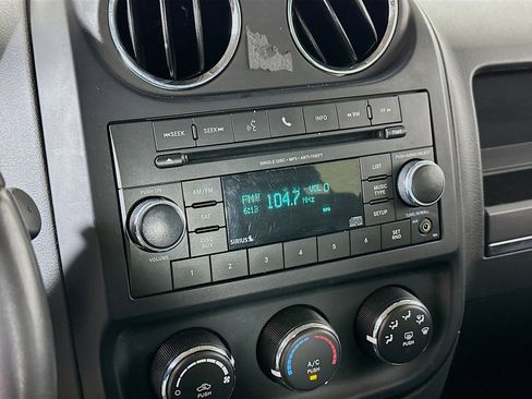 Used 2017 Jeep Patriot Sport w/ Power Value Group AWD/4WD image 18