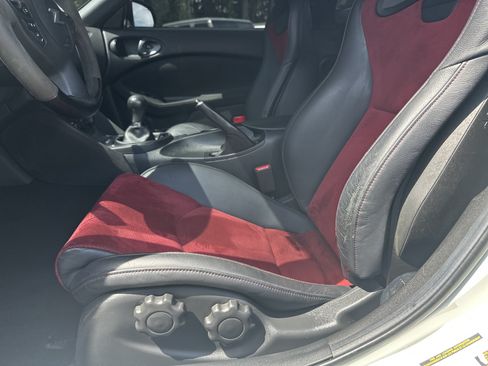 Used 2020 Nissan 370Z NISMO RWD image 11