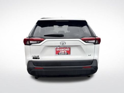 Used 2022 Toyota RAV4 LE FWD image 6