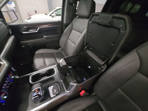 Used 2025 Chevrolet Silverado 1500 LT Trail Boss w/ LT Trail Boss Premium Package AWD/4WD image 33
