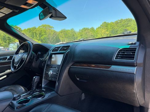Used 2016 Ford Explorer Platinum AWD/4WD image 21