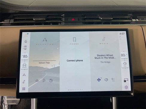 New 2025 Land Rover Range Rover Long Wheelbase SE image 16
