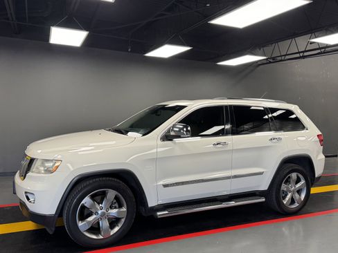 Used 2012 Jeep Grand Cherokee Limited w/ Luxury Group II image 2