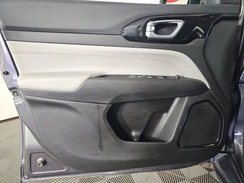 Certified 2024 Jeep Compass Limited image 11