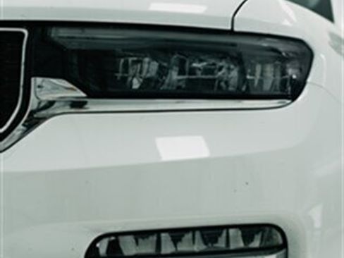 Used 2022 Jeep Grand Cherokee Limited image 3