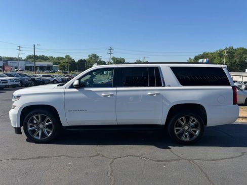 Used 2019 Chevrolet Suburban LT RWD image 3
