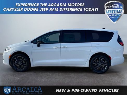 New 2026 Chrysler Pacifica Select image 2