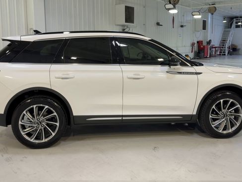 Used 2025 Lincoln Corsair FWD w/ Equipment Group 101A image 2