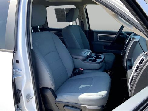 Used 2019 RAM 1500 Classic SLT RWD image 9