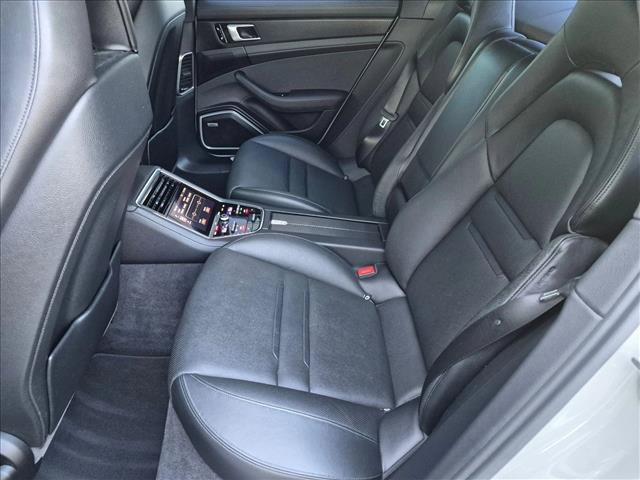 Used 2018 Porsche Panamera image 16