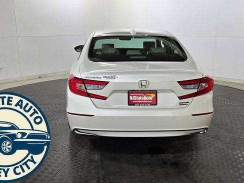 Used 2018 Honda Accord Touring image 9