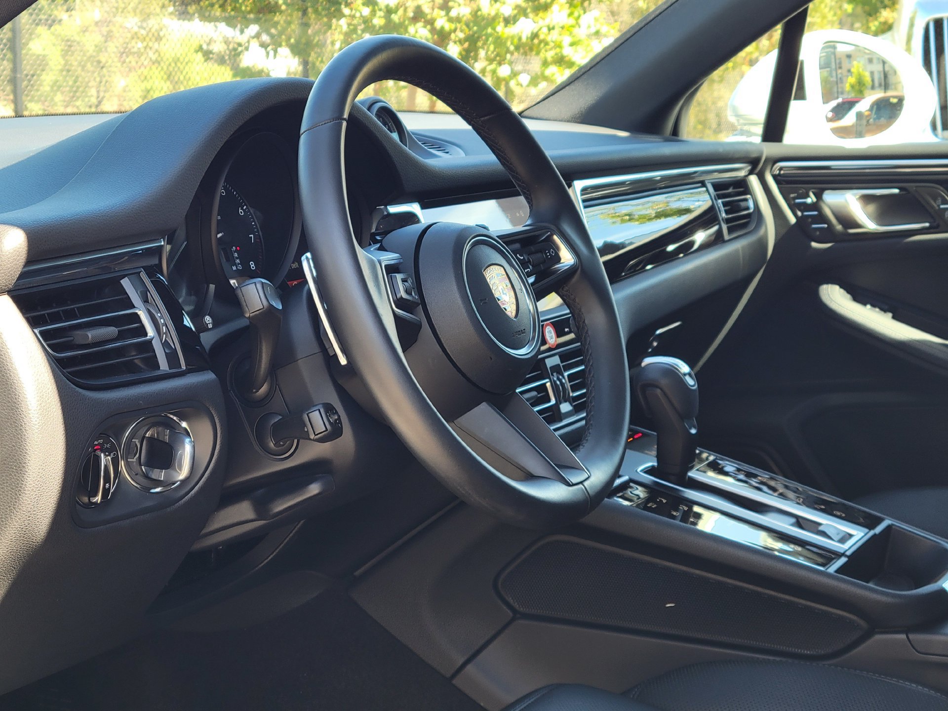 Used 2026 Porsche Macan AWD/4WD image 4